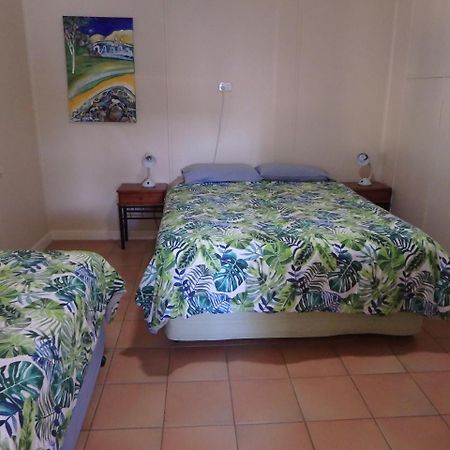 Lazy Lobster Holiday Units & Chalets Port Denison ภายนอก รูปภาพ