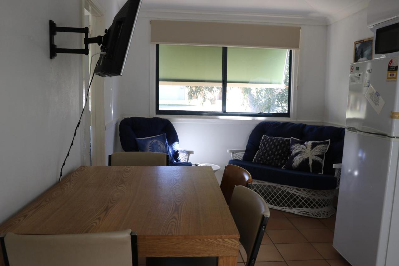 Lazy Lobster Holiday Units & Chalets Port Denison ภายนอก รูปภาพ