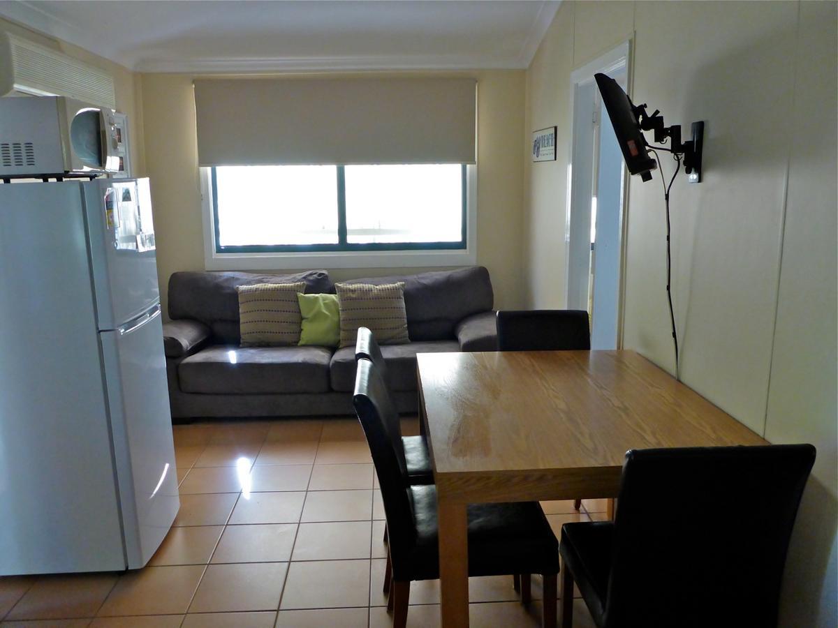 Lazy Lobster Holiday Units & Chalets Port Denison ภายนอก รูปภาพ