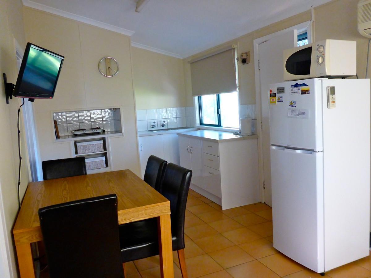 Lazy Lobster Holiday Units & Chalets Port Denison ภายนอก รูปภาพ