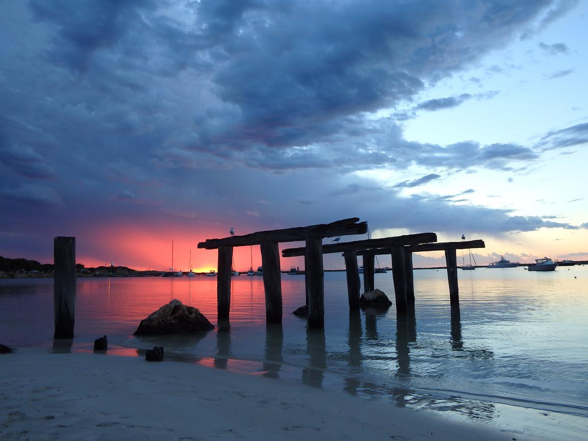 Lazy Lobster Holiday Units & Chalets Port Denison ภายนอก รูปภาพ