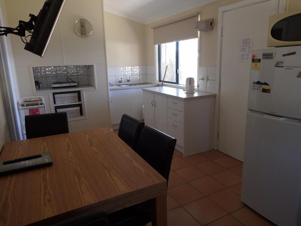 Lazy Lobster Holiday Units & Chalets Port Denison ภายนอก รูปภาพ