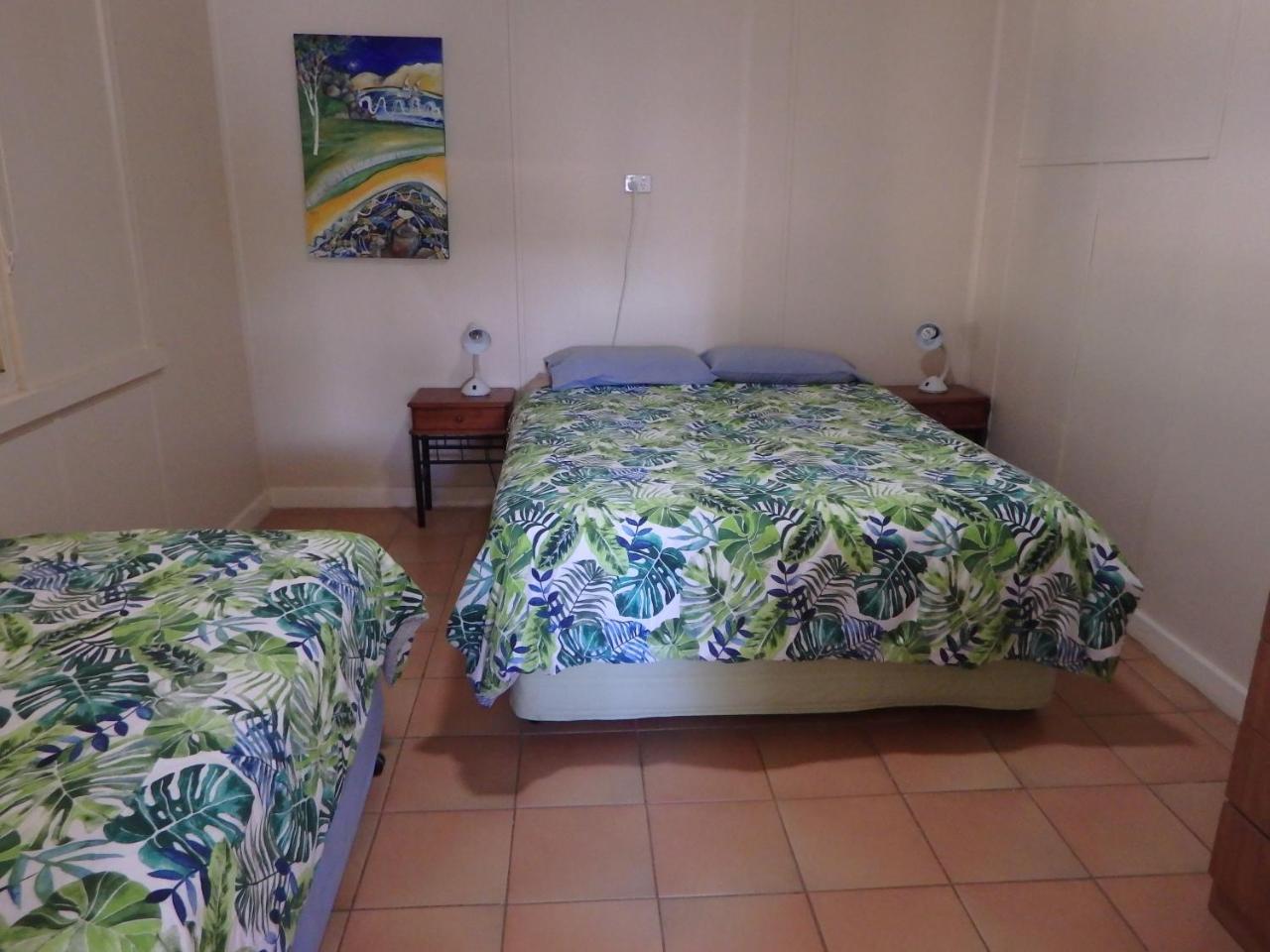 Lazy Lobster Holiday Units & Chalets Port Denison ภายนอก รูปภาพ
