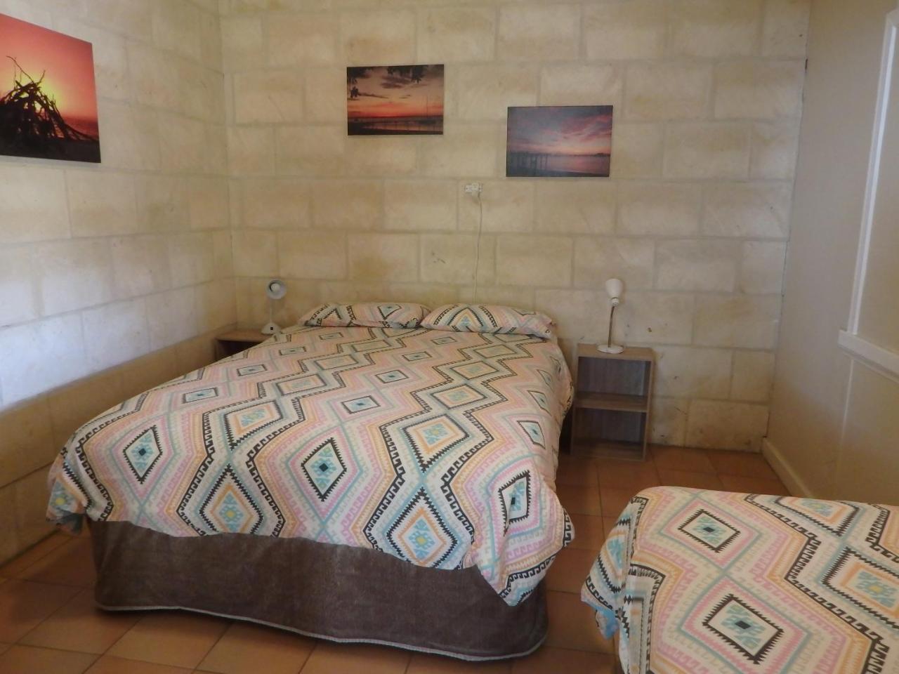 Lazy Lobster Holiday Units & Chalets Port Denison ภายนอก รูปภาพ